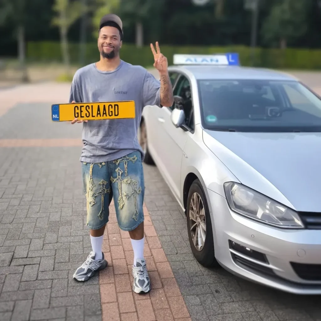 Andy is GESLAAGD gefeliciteerd met het behalen van je rijbewijs.Wij wensen je veel veilige kilometers