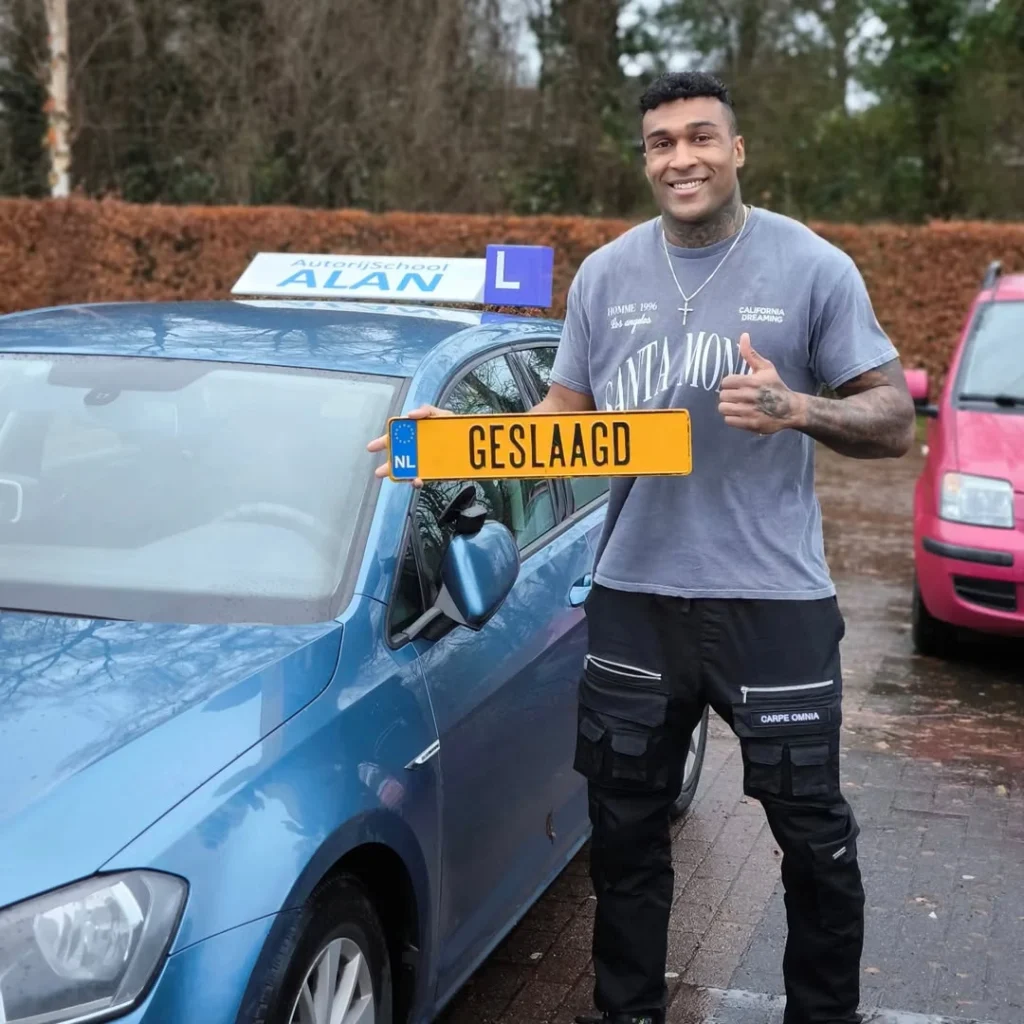 Marlon is vanmorgen GESLAAGD gefeliciteerd met het behalen van je rijbewijs.Wij wensen je veel veilige kilometers.
